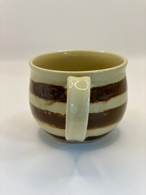 Duży kubek ceramiczny, baryłka w brązowe paski ok 300 ml Duży kubek ceramiczny, baryłka w brązowe paski ok 300 ml