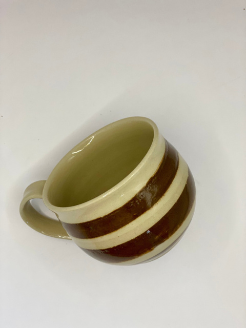 Duży kubek ceramiczny, baryłka w brązowe paski ok 300 ml Duży kubek ceramiczny, baryłka w brązowe paski ok 300 ml