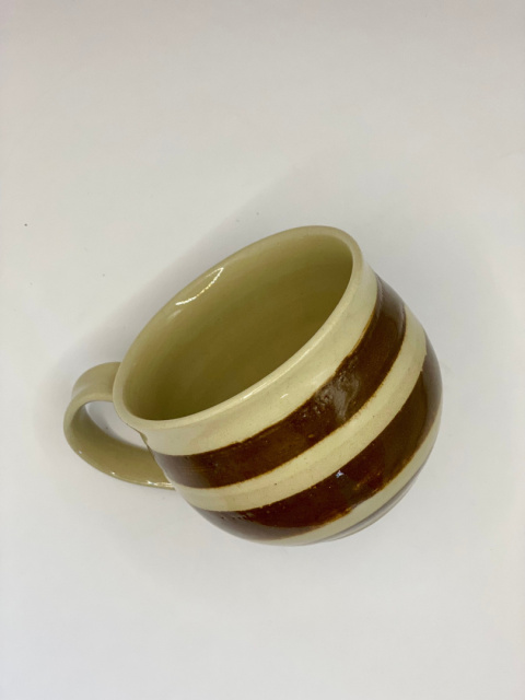 Duży kubek ceramiczny, baryłka w brązowe paski ok 300 ml Duży kubek ceramiczny, baryłka w brązowe paski ok 300 ml