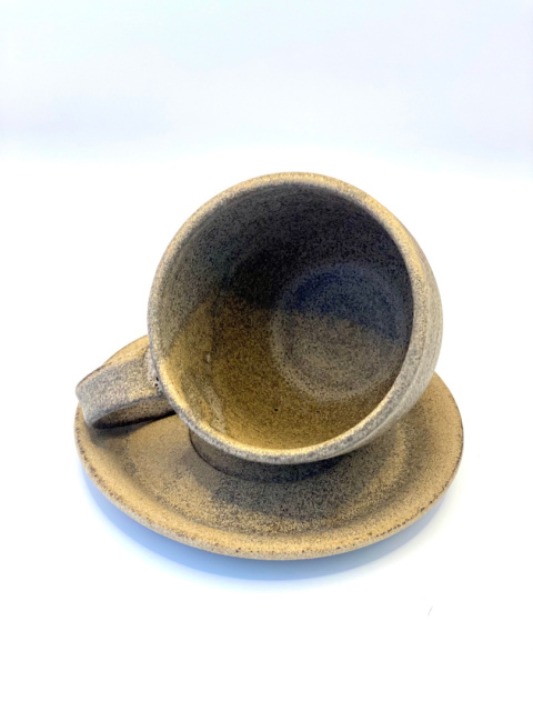Beżowa filiżanka ceramiczna ze spodkiem ok 250 ml Beżowa filiżanka ceramiczna ze spodkiem ok 250 ml