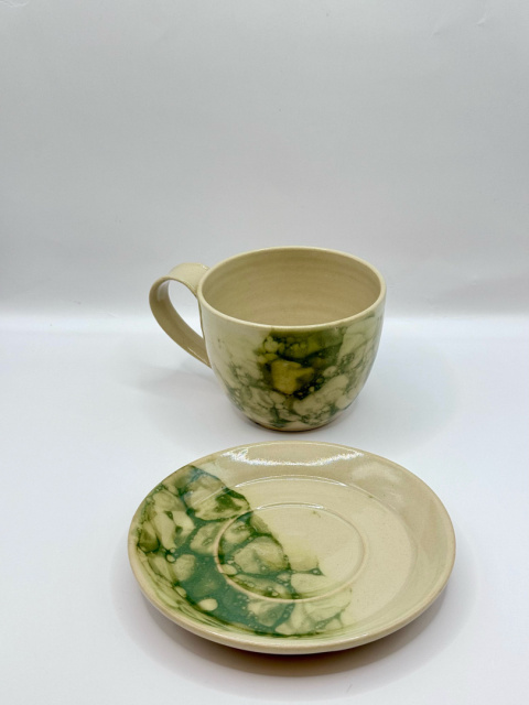 Filiżanka ceramiczna ze spodkiem ok 250 ml. Filiżanka ceramiczna ze spodkiem ok 250 ml.