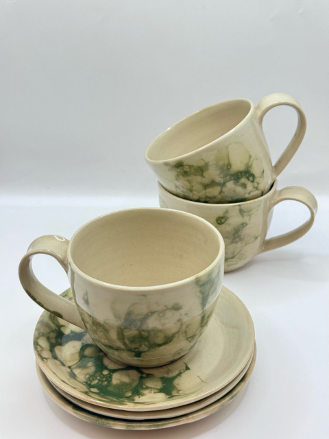 Filiżanka ceramiczna ze spodkiem ok 250 ml. Filiżanka ceramiczna ze spodkiem ok 250 ml.