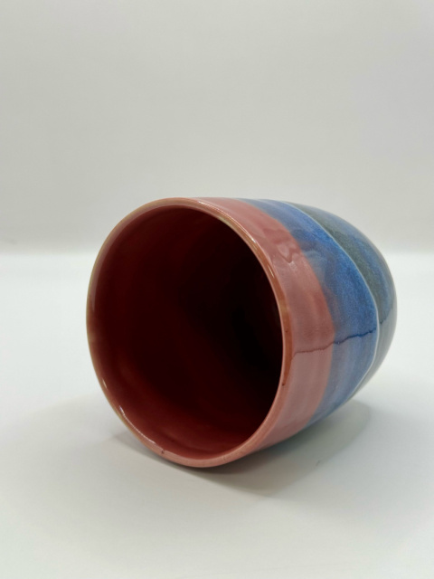Kubek ceramiczny różowo- niebieski bez ucha, ok. 300ml Kubek ceramiczny różowo- niebieski bez ucha, ok. 300ml