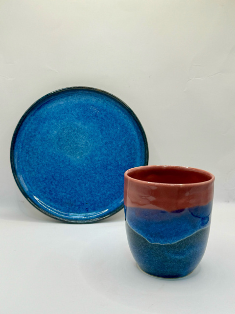 Kubek ceramiczny różowo- niebieski bez ucha, ok. 300ml Kubek ceramiczny różowo- niebieski bez ucha, ok. 300ml