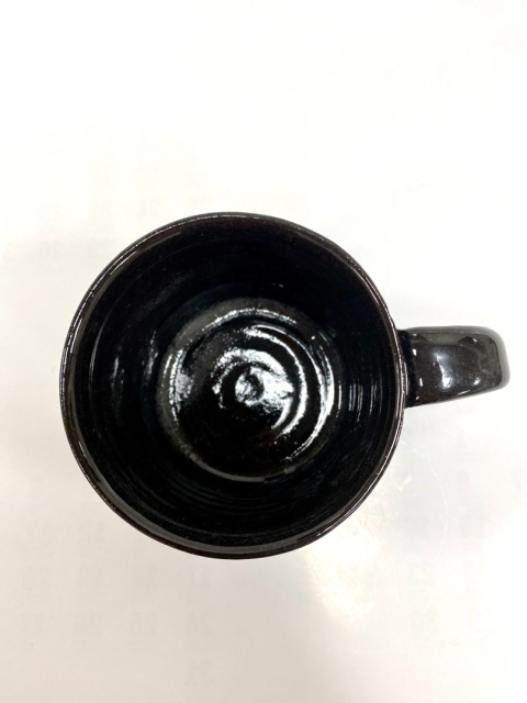 Kubek ceramiczny czarny ze złoceniem ok. 250 ml ręcznierobiony Kubek ceramiczny czarny ze złoceniem ok. 250 ml ręcznierobiony
