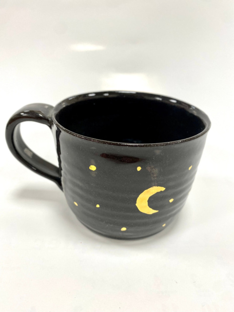 Kubek ceramiczny czarny ze złoceniem ok. 250 ml ręcznierobiony Kubek ceramiczny czarny ze złoceniem ok. 250 ml ręcznierobiony