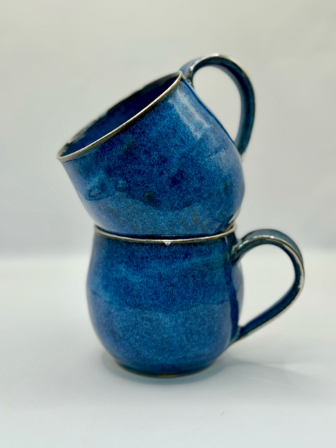 Niebieski kubek ceramiczny. baryłka ze srebrną lamówką ok 400ml Niebieski kubek ceramiczny. baryłka ze srebrną lamówką ok 400ml