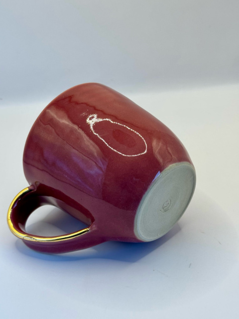 Różowy kubek ceramiczny, złocony na krawędziach ok 350 ml. Różowy kubek ceramiczny, złocony na krawędziach ok 350 ml.