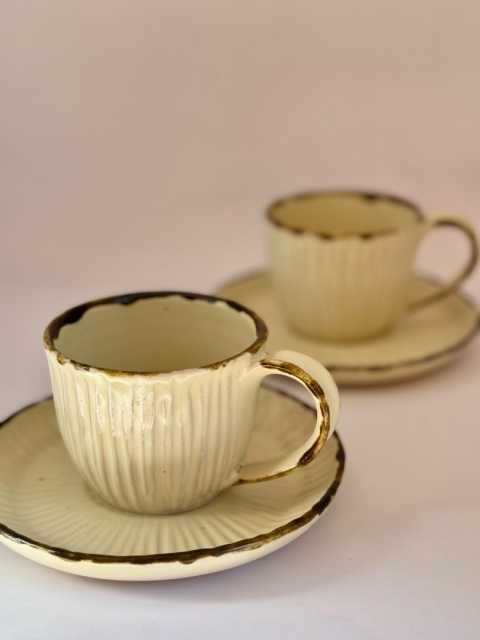 Ceramiczna, kremowa filiżanka ze spodkiem 200ml Ceramiczna, kremowa filiżanka ze spodkiem 200ml