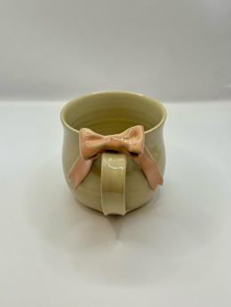 Uroczy, duży kubek ceramiczny z kokardką z jasnego różu ok 400 ml