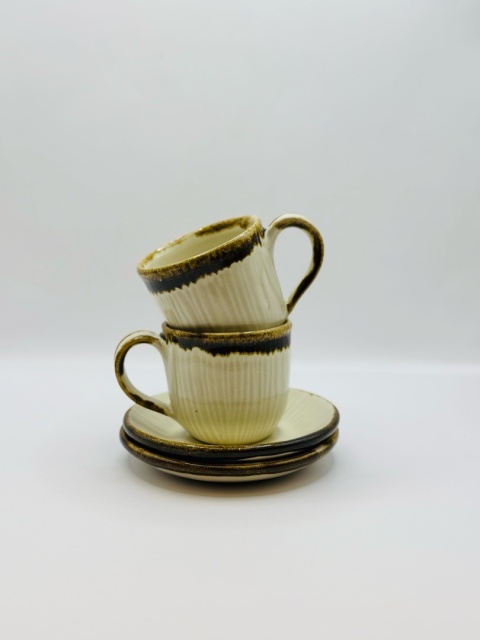 Espresso. Filiżanka ze spodkiem kremowa żłobiona ok 100 ml Espresso. Filiżanka ze spodkiem kremowa żłobiona ok 100 ml