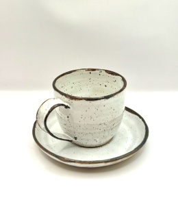 Filiżanka ceramiczna ze spodkiem z brązową lamówką ok 200 ml.