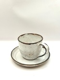 Filiżanka ceramiczna ze spodkiem z brązową lamówką ok 200 ml.