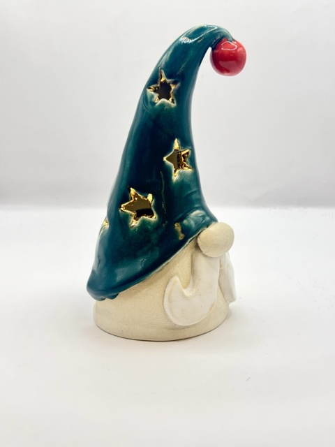 Gnom w zielonej czapce lampion ceramiczny