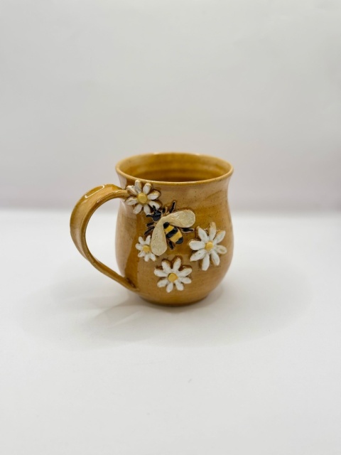 Kubek ceramiczny 250 ml z pszczołą i stokrotkami Kubek ceramiczny 250 ml z pszczołą i stokrotkami