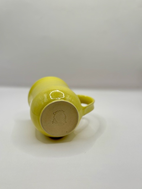 Kubek ceramiczny 250 ml żółty ze stokrotkami Kubek ceramiczny 250 ml żółty ze stokrotkami
