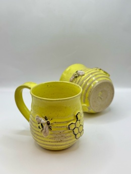 Kubek ceramiczny 300 ml żółty ul z pszczołą i plastrem miodu