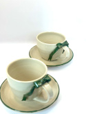 Urocza ceramiczna filiżanka z zielona kokardką ze spodkiem 200 ml.