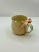 Uroczy, duży kubek ceramiczny w serduszka z kokardką z jasnego różu ok 400 ml