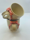 Uroczy kubek ceramiczny z koralową kokardką ok 300ml