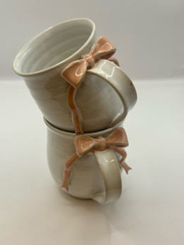 Uroczy kubek ceramiczny z jasnoróżową kokardką ok 300ml