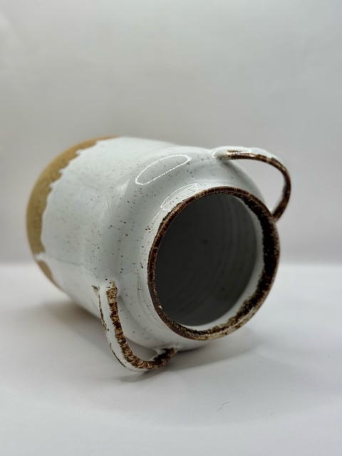 Wazon ceramiczny z uchami 16 cm biało-beżowy nakrapiany Wazon ceramiczny z uchami 16 cm biało-beżowy nakrapiany