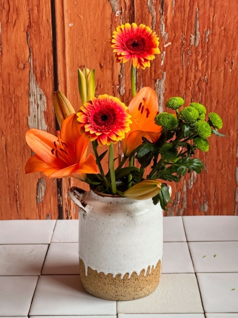 Wazon ceramiczny z uchami 16 cm biało-beżowy nakrapiany Wazon ceramiczny z uchami 16 cm biało-beżowy nakrapiany